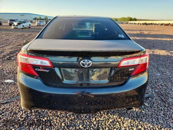 2014 Toyota Camry SE z VIN 4T1BF1FK7EU386806, wystawiony jako Copart lot #87491505 z przebiegiem 192 833 mil mil oraz Szkoda całkowita • Salvage title. Historia ofert i sprzedaży dostępna na DreamBid. Obrazek 6.