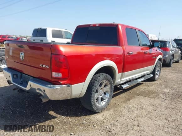 2010 Dodge 1500 SLT z VIN 1D7RV1CT9AS161754, wystawiony jako IAAI lot #41814920 z przebiegiem 160 682 mil mil oraz . Historia ofert i sprzedaży dostępna na DreamBid. Obrazek 4.