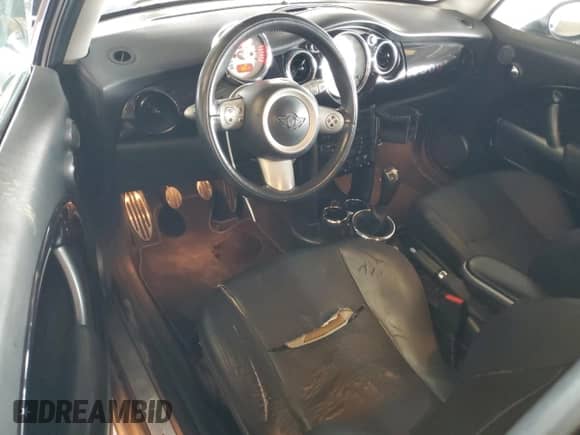 2006 MINI Hardtop S с VIN WMWRE33566TN28003, выставлен на аукционе Copart как лот 66924295 с пробегом 233 085 миль миль и Списание • Salvage title. История ставок и продаж доступна на DreamBid. Изображение 8.
