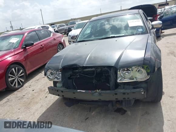 2008 Chrysler 300 C Hemi with VIN 2C3LA63H18H288959, listed as a IAAI auction lot 42519757 with 118,487 mi miles and . Bid and sale history available at DreamBid. Image 13.