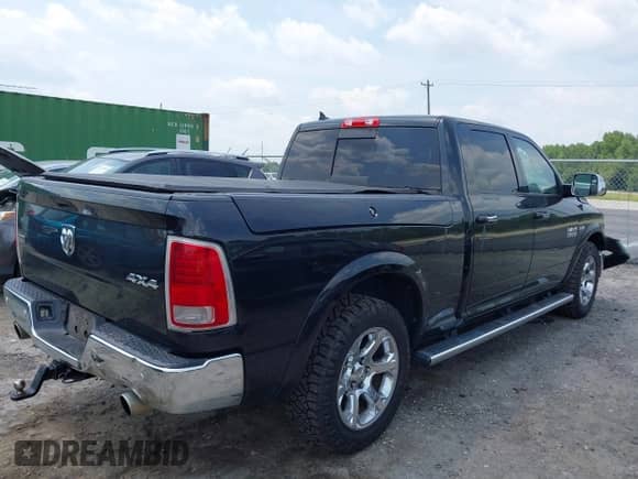 2016 Ram 1500 Laramie z VIN 1C6RR7VT0GS315900, wystawiony jako IAAI lot #42562821 z przebiegiem 211 187 mil mil oraz . Historia ofert i sprzedaży dostępna na DreamBid. Obrazek 4.