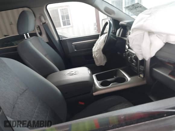 2017 Ram 1500 Big Horn z VIN 1C6RR6LT3HS582981, wystawiony jako IAAI lot #41682102 z przebiegiem 125 538 mil mil oraz . Historia ofert i sprzedaży dostępna na DreamBid. Obrazek 5.