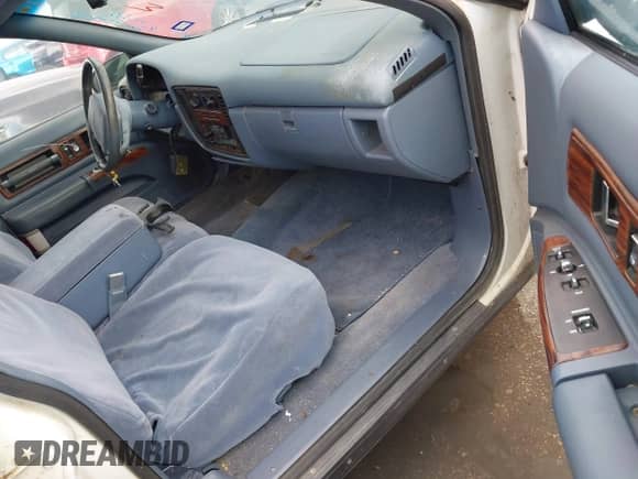 1996 Chevrolet Caprice 1SA Special Value с VIN 1G1BL52P3TR183328, выставлен на аукционе IAAI как лот 43535005 с пробегом Не указан миль и . История ставок и продаж доступна на DreamBid. Изображение 5.