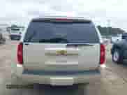 2013 Chevrolet Suburban LTZ z VIN 1GNSCKE06DR374285, wystawiony jako IAAI lot #42281265 z przebiegiem 111 394 mil mil oraz . Historia ofert i sprzedaży dostępna na DreamBid. Obrazek 16.