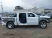 2024 Ram 1500 Big Horn z VIN 1C6SRFFT7RN125927, wystawiony jako IAAI lot #41519700 z przebiegiem 1 263 mil mil oraz . Historia ofert i sprzedaży dostępna na DreamBid. Obrazek 13.