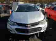 2017 Chevrolet Cruze LS z VIN 1G1BC5SM3H7175903, wystawiony jako Copart lot #90837485 z przebiegiem Nie podano mil oraz Szkoda całkowita • Salvage title. Historia ofert i sprzedaży dostępna na DreamBid. Obrazek 5.