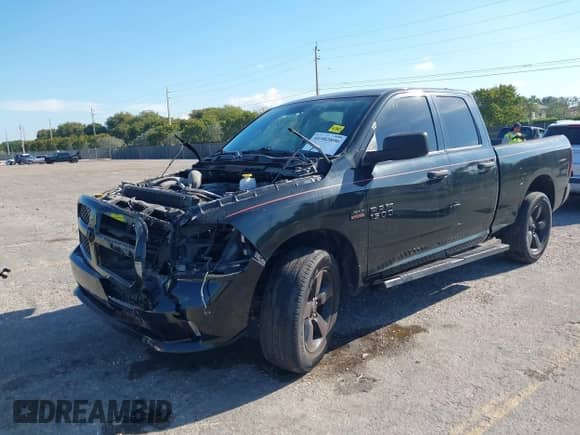 2018 Ram 1500 Express z VIN 1C6RR7FTXJS286833, wystawiony jako IAAI lot #41902890 z przebiegiem 29 560 mil mil oraz . Historia ofert i sprzedaży dostępna na DreamBid. Obrazek 2.