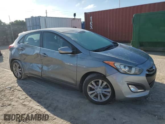 2013 Hyundai Elantra z VIN KMHD35LE1DU027599, wystawiony jako Copart lot #84447575 z przebiegiem 108 288 mil mil oraz Szkoda całkowita • Salvage title. Historia ofert i sprzedaży dostępna na DreamBid. Obrazek 4.