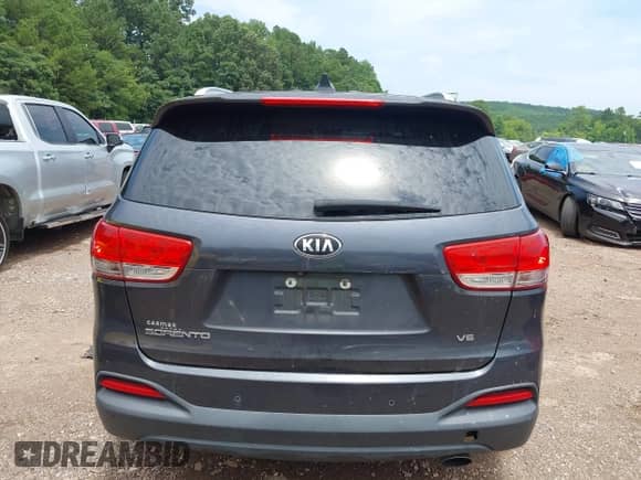 2017 Kia Sorento LX z VIN 5XYPG4A56HG230935, wystawiony jako IAAI lot #42593196 z przebiegiem 127 425 mil mil oraz . Historia ofert i sprzedaży dostępna na DreamBid. Obrazek 16.