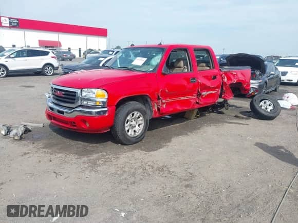 2005 GMC Sierra 1500 SLE z VIN 2GTEC13T851158333, wystawiony jako IAAI lot #41993604 z przebiegiem 354 273 mil mil oraz . Historia ofert i sprzedaży dostępna na DreamBid. Obrazek 2.
