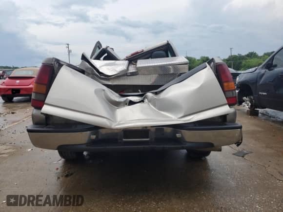 2000 Chevrolet Silverado 1500 LS with VIN 1GCEC14W5YZ113273, listed as a Copart auction lot 58306795 with 226,072 mi miles and Non repairable. Bid and sale history available at DreamBid. Image 6.