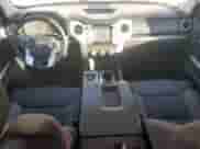 2016 Toyota Tundra SR5 z VIN 5TFRW5F15GX192519, wystawiony jako Copart lot #87386835 z przebiegiem 220 690 mil mil oraz Szkoda całkowita • Salvage title. Historia ofert i sprzedaży dostępna na DreamBid. Obrazek 8.