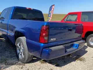 2004 Chevrolet Silverado SS z VIN 2GCEK19N041303732, wystawiony jako Copart lot #74617474 z przebiegiem 200 072 mil mil oraz Czysty tytuł • Clean title. Historia ofert i sprzedaży dostępna na DreamBid. Obrazek 3.