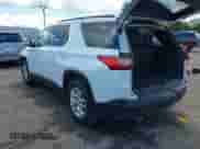 2020 Chevrolet Traverse LT Cloth z VIN 1GNERMKW4LJ168265, wystawiony jako IAAI lot #42221889 z przebiegiem 110 795 mil mil oraz . Historia ofert i sprzedaży dostępna na DreamBid. Obrazek 3.