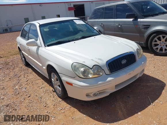 2002 Hyundai Sonata z VIN KMHWF25S82A597793, wystawiony jako IAAI lot #42778392 z przebiegiem 53 992 mil mil oraz . Historia ofert i sprzedaży dostępna na DreamBid. Obrazek 1.