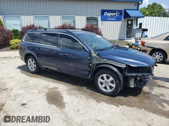 2012 Volvo XC70 3.2L with VIN YV4940BZ8C1141790, listed as a Copart auction lot 68094335 with 261,979 mi miles and Salvage title. Bid and sale history available at DreamBid. Image 4.