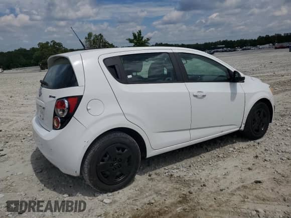 2013 Chevrolet Sonic LS z VIN 1G1JA6SH2D4189443, wystawiony jako Copart lot #56070635 z przebiegiem 133 250 mil mil oraz Szkoda całkowita • Salvage title. Historia ofert i sprzedaży dostępna na DreamBid. Obrazek 3.