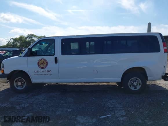 2015 Chevrolet Express Passenger LT with VIN 1GAZG1FG9F1203428, listed as a IAAI auction lot 43134659 with 181,087 mi miles and . Bid and sale history available at DreamBid. Image 14.