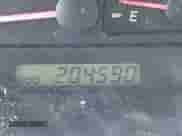 2003 Toyota Camry XLE z VIN 4T1BE32K43U196334, wystawiony jako IAAI lot #43326458 z przebiegiem 204 590 mil mil oraz . Historia ofert i sprzedaży dostępna na DreamBid. Obrazek 12.