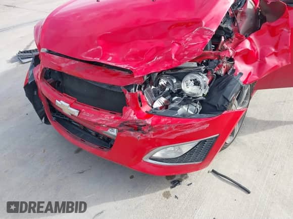 2016 Chevrolet Sonic RS z VIN 1G1JG6SB6G4168724, wystawiony jako IAAI lot #41363232 z przebiegiem 99 818 mil mil oraz . Historia ofert i sprzedaży dostępna na DreamBid. Obrazek 6.