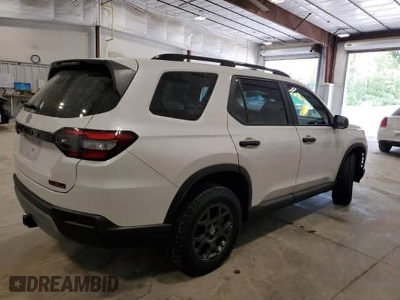 2024 Honda Pilot TrailSport с VIN 5FNYG1H60RB017537, выставлен на аукционе Copart как лот 69645035 с пробегом 22 809 миль миль и На запчасти • Non repairable. История ставок и продаж доступна на DreamBid. Изображение 3.