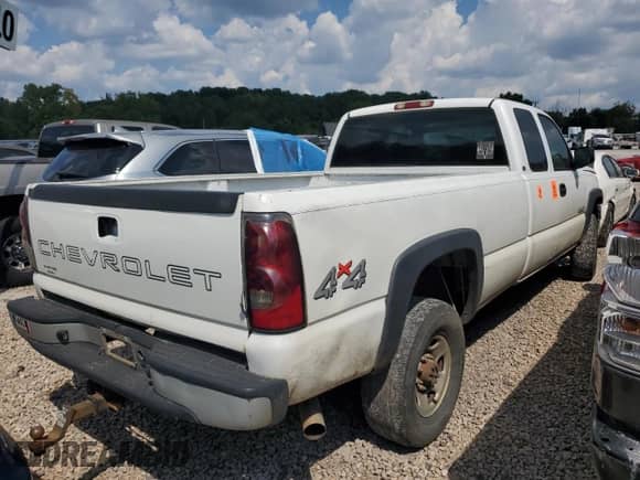 2004 Chevrolet Silverado 2500HD Work Truck с VIN 1GCHK29UX4E161480, выставлен на аукционе Copart как лот 68865455 с пробегом Не указан миль и Списание • Salvage title. История ставок и продаж доступна на DreamBid. Изображение 3.