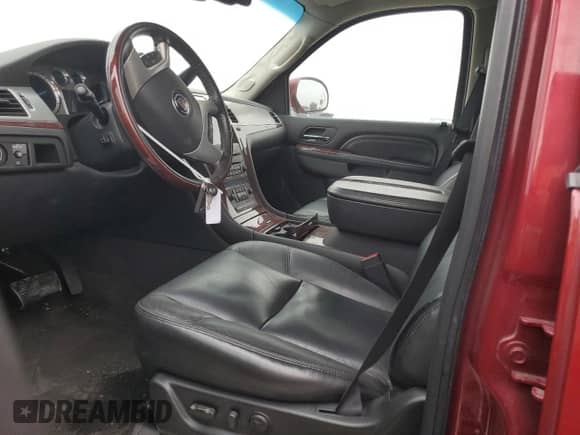 2011 Cadillac Escalade Premium с VIN 1GYS4CEF5BR131249, выставлен на аукционе Copart как лот 68678945 с пробегом 95 670 миль миль и Списание • Salvage title. История ставок и продаж доступна на DreamBid. Изображение 7.