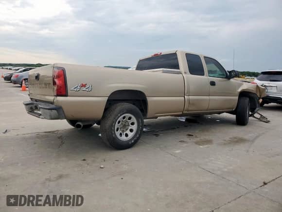 2005 Chevrolet Silverado 1500 Work Truck с VIN 1GCEK19V25E275495, выставлен на аукционе Copart как лот 60153835 с пробегом 378 956 миль миль и Списание • Salvage title. История ставок и продаж доступна на DreamBid. Изображение 3.