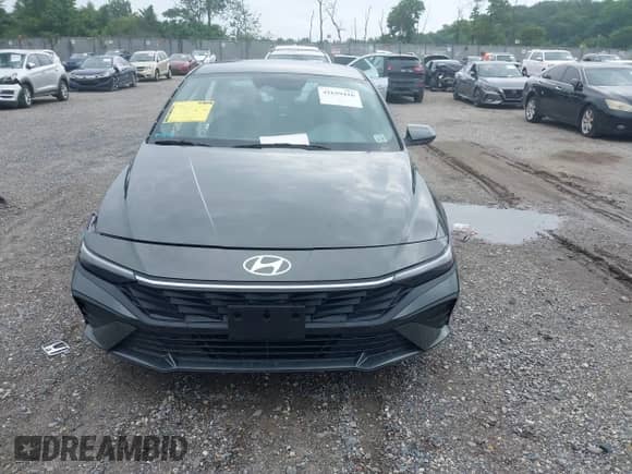 2024 Hyundai Elantra SE z VIN KMHLL4DGXRU817934, wystawiony jako IAAI lot #42659416 z przebiegiem 13 497 mil mil oraz . Historia ofert i sprzedaży dostępna na DreamBid. Obrazek 13.