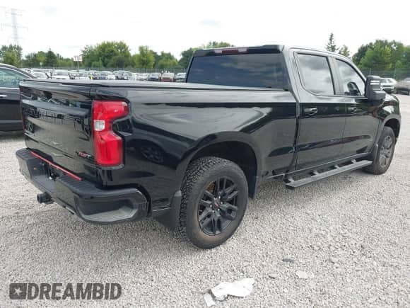 2022 Chevrolet Silverado 1500 RST with VIN 1GCUDEETXNZ522272, listed as a IAAI auction lot 43041445 with 58,420 mi miles and . Bid and sale history available at DreamBid. Image 4.