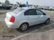 2009 Hyundai Accent Auto GLS z VIN KMHCN46C39U282871, wystawiony jako Copart lot #72660574 z przebiegiem 90 408 mil mil oraz Szkoda całkowita • Salvage title. Historia ofert i sprzedaży dostępna na DreamBid. Obrazek 3.