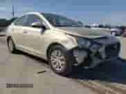 2018 Hyundai Accent SE z VIN 3KPC24A38JE034977, wystawiony jako Copart lot #81927415 z przebiegiem 84 234 mil mil oraz Szkoda całkowita • Salvage title. Historia ofert i sprzedaży dostępna na DreamBid. Obrazek 4.