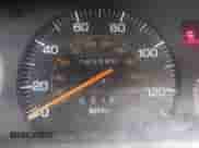 1988 Toyota Camry LE z VIN JT2SV22E5J3248025, wystawiony jako IAAI lot #42921735 z przebiegiem 85 398 mil mil oraz . Historia ofert i sprzedaży dostępna na DreamBid. Obrazek 7.