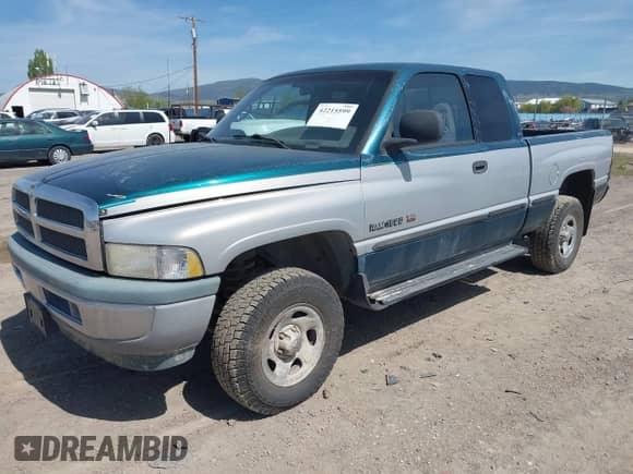 1998 Dodge 1500 z VIN 3B7HF13Z3WG149492, wystawiony jako IAAI lot #42215599 z przebiegiem 119 934 mil mil oraz . Historia ofert i sprzedaży dostępna na DreamBid. Obrazek 2.