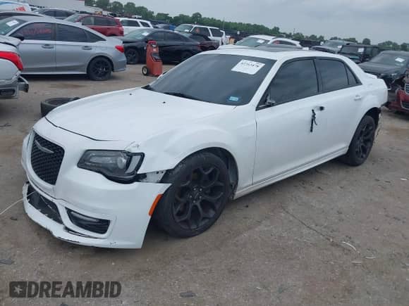2019 Chrysler 300 S с VIN 2C3CCABT2KH580341, выставлен на аукционе IAAI как лот 42363478 с пробегом 106 354 миль миль и . История ставок и продаж доступна на DreamBid. Изображение 2.