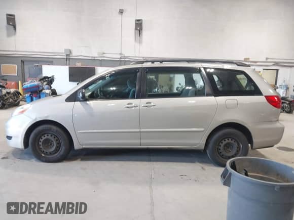 2009 Toyota Sienna CE с VIN 5TDZK23C39S242858, выставлен на аукционе IAAI как лот 43370463 с пробегом 191 572 миль миль и . История ставок и продаж доступна на DreamBid. Изображение 14.