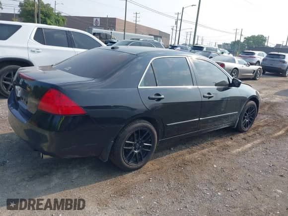 2007 Honda Accord EX-L with VIN 1HGCM66547A072221, listed as a IAAI auction lot 42890511 with 215,901 mi miles and . Bid and sale history available at DreamBid. Image 4.
