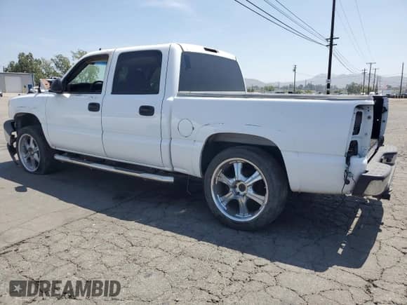 2006 Chevrolet Silverado 1500 LT2 z VIN 2GCEC13Z161276777, wystawiony jako Copart lot #53574645 z przebiegiem 226 707 mil mil oraz Szkoda całkowita • Salvage title. Historia ofert i sprzedaży dostępna na DreamBid. Obrazek 2.