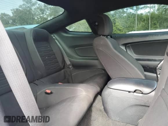 2016 Ford Mustang GT Premium z VIN 1FA6P8CFXG5332499, wystawiony jako Copart lot #85723065 z przebiegiem 138 341 mil mil oraz Szkoda całkowita • Salvage title. Historia ofert i sprzedaży dostępna na DreamBid. Obrazek 10.