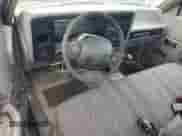 1996 Dodge Dakota z VIN 1B7FL26P3TS654985, wystawiony jako Copart lot #84942435 z przebiegiem 178 726 mil mil oraz Czysty tytuł • Clean title. Historia ofert i sprzedaży dostępna na DreamBid. Obrazek 8.