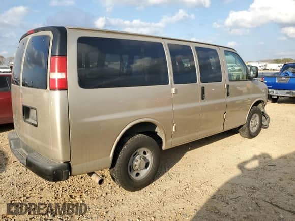2007 Chevrolet Express Passenger с VIN 1GAHG35U571253808, выставлен на аукционе Copart как лот 43830975 с пробегом 228 267 миль миль и Списание • Salvage title. История ставок и продаж доступна на DreamBid. Изображение 3.