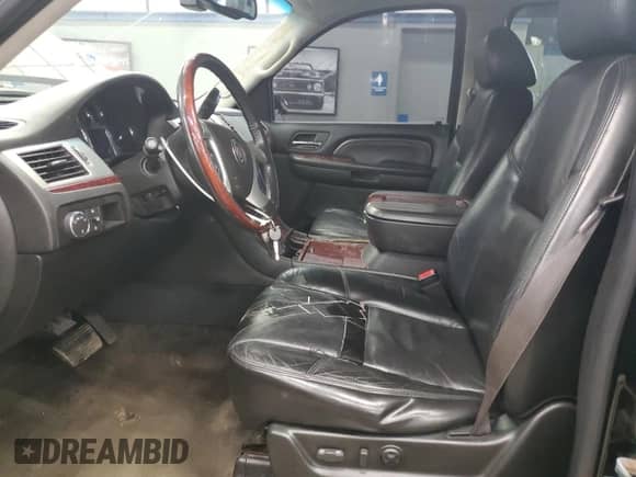 2008 Cadillac Escalade ESV with VIN 1GYFK66828R136233, listed as a Copart auction lot 65292385 with 176,225 mi miles and Clean title. Bid and sale history available at DreamBid. Image 7.