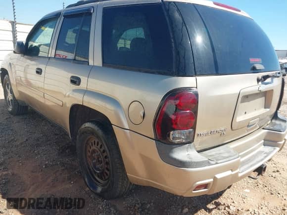 2006 Chevrolet TrailBlazer LT with VIN 1GNDS13S262358543, listed as a IAAI auction lot 43421575 with Not provided miles and . Bid and sale history available at DreamBid. Image 3.