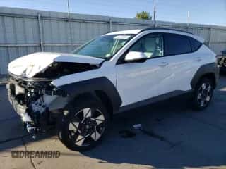 2024 Hyundai Kona SEL с VIN KM8HBCAB9RU093830, выставлен на аукционе Copart как лот 71976584 с пробегом 1 476 миль миль и Списание • Salvage title. История ставок и продаж доступна на DreamBid. Изображение 1.