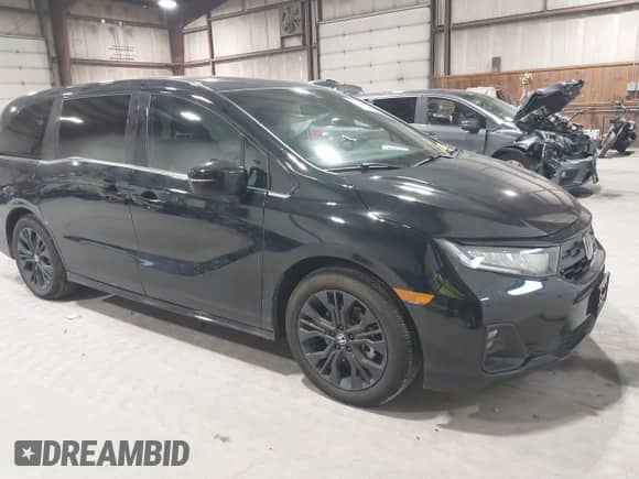 2025 Honda Odyssey Sport-L z VIN 5FNRL6H74SB076182, wystawiony jako IAAI lot #43280705 z przebiegiem 3 201 mil mil oraz . Historia ofert i sprzedaży dostępna na DreamBid. Obrazek 1.