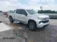 2022 Chevrolet Silverado 1500 RST z VIN 1GCUDEET8NZ571342, wystawiony jako IAAI lot #42146604 z przebiegiem 90 957 mil mil oraz . Historia ofert i sprzedaży dostępna na DreamBid. Obrazek 1.