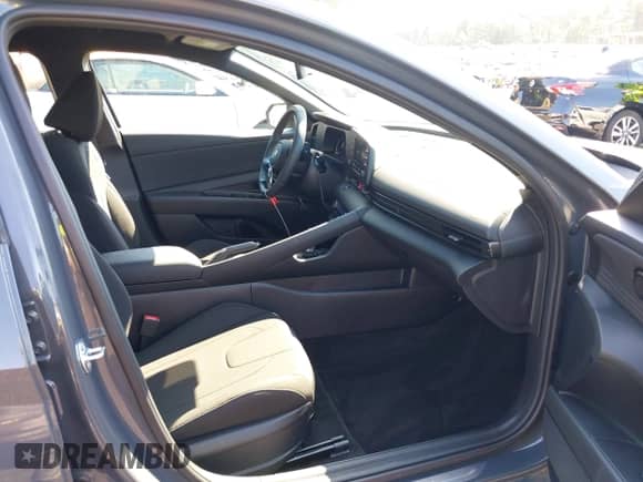 2025 Hyundai Elantra SEL Sport with VIN KMHLM4DG4SU932449, listed as a IAAI auction lot 43136852 with 6,275 mi miles and . Bid and sale history available at DreamBid. Image 5.