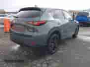 2023 Mazda CX-5 S Carbon Edition z VIN JM3KFBCM2P0212062, wystawiony jako IAAI lot #40853928 z przebiegiem 25 463 mil mil oraz . Historia ofert i sprzedaży dostępna na DreamBid. Obrazek 4.