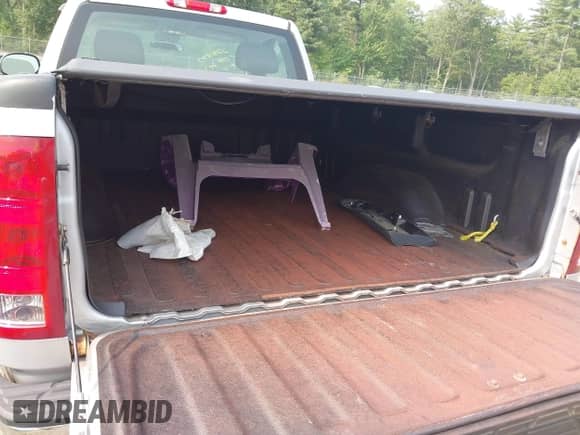 2011 GMC Sierra 1500 Work Truck z VIN 1GTN2TEA6BZ184958, wystawiony jako IAAI lot #42874958 z przebiegiem 63 439 mil mil oraz . Historia ofert i sprzedaży dostępna na DreamBid. Obrazek 8.