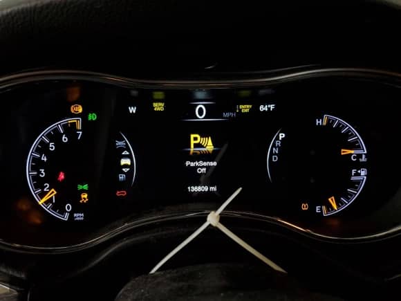 2019 Jeep Grand Cherokee Trailhawk with VIN 1C4RJFLG8KC613582, listed as a Copart auction lot 56102795 with 136,809 mi miles and Salvage title. Bid and sale history available at DreamBid. Image 9.